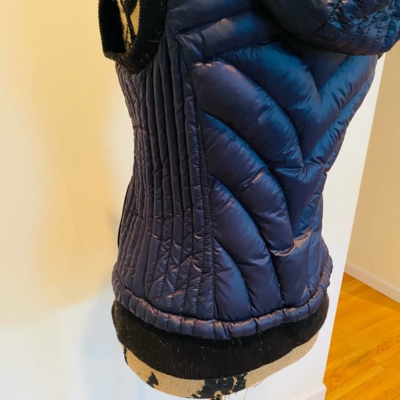 Bernardo Goose Down Hooded Packable Puffer Vest - Picture 11 of 13